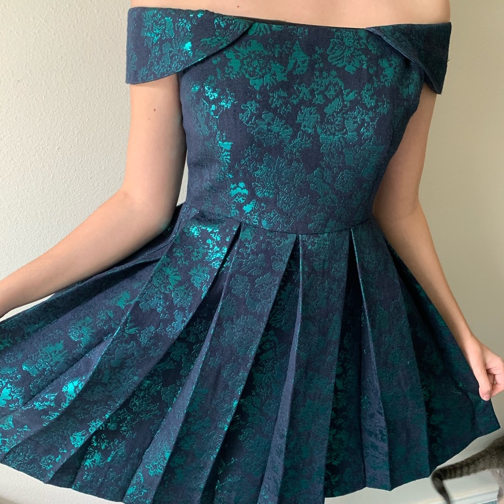 Off the shoulder Metallic Dress!